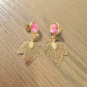 Boucle d'oreille en filigrane d'acier doré et cabochon - Vigne