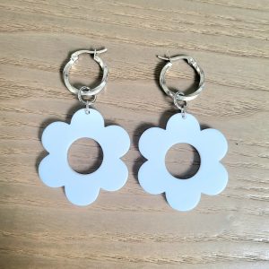 Boucle d'oreille acrylique blanc et acier argenté - Flower