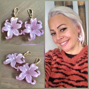 Boucle d'oreille résine nacré et crochet Zirconium - Lys Rose pâle