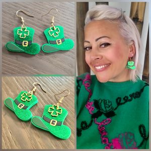 Boucle d'oreille en résine et acier doré St Patrick - Chapeau