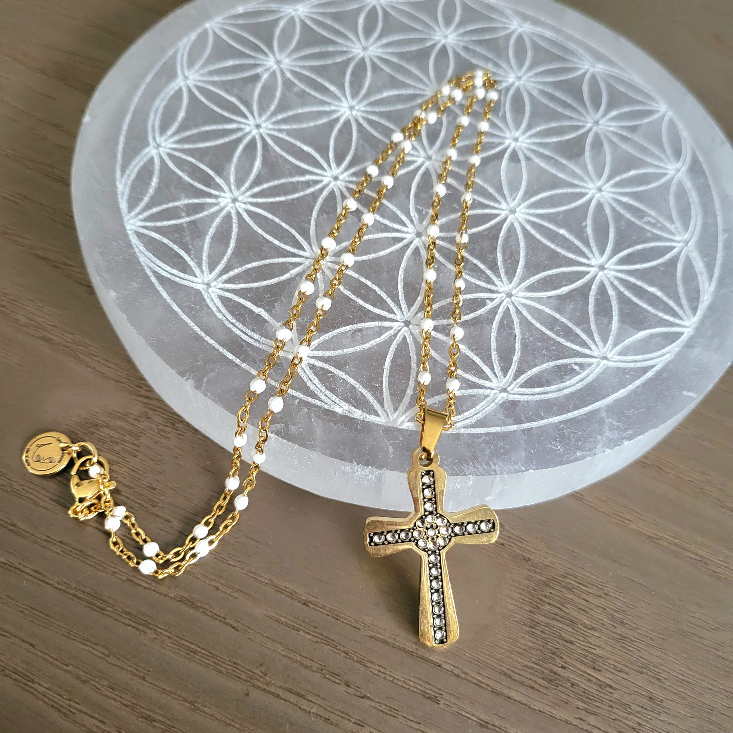 Collier pur acier, micro perlé blanche et Croix zircon - STELLA – Image 2