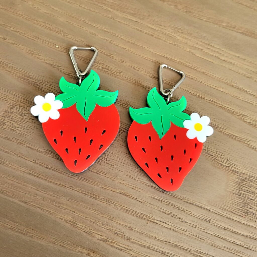 Boucle d'oreille Acrylique qualité supérieure, attache acier - FRAISY