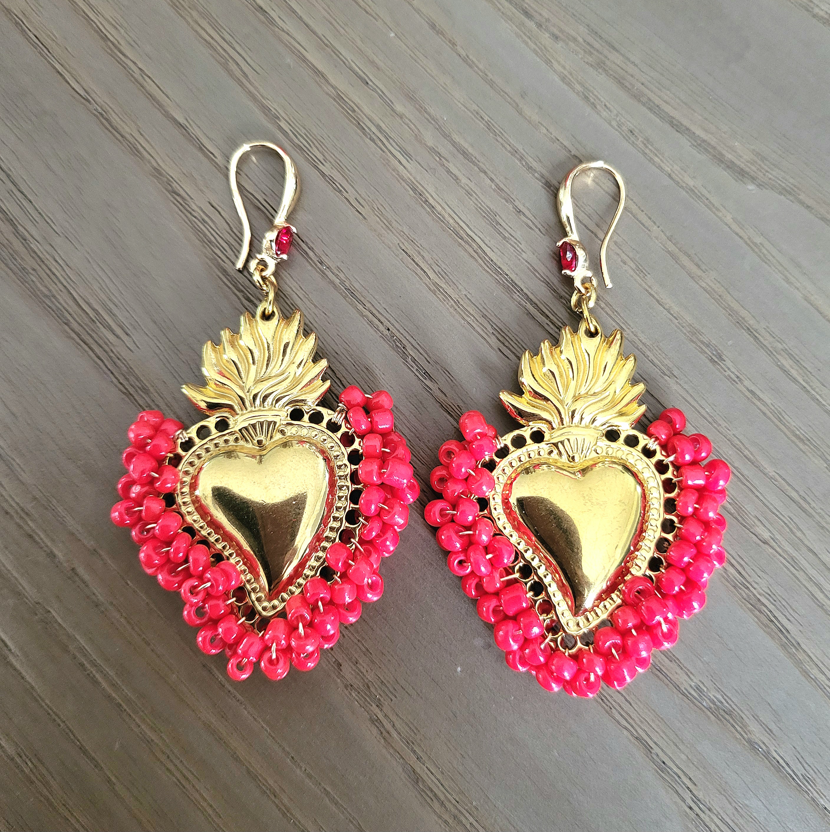 Boucle d'oreille EX VOTO, acier inoxydable et perle - ROUGE