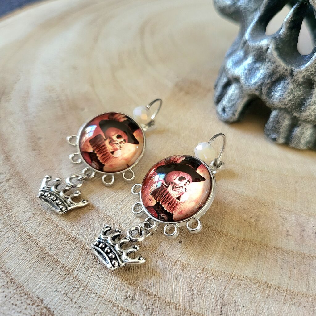 Boucles d'oreilles Dormeuses, métal argenté et cabochon - SKULL 2