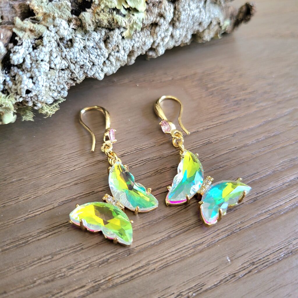 Boucle Papillon cristal facetté, crochet Zirconium - Aurore Boréale