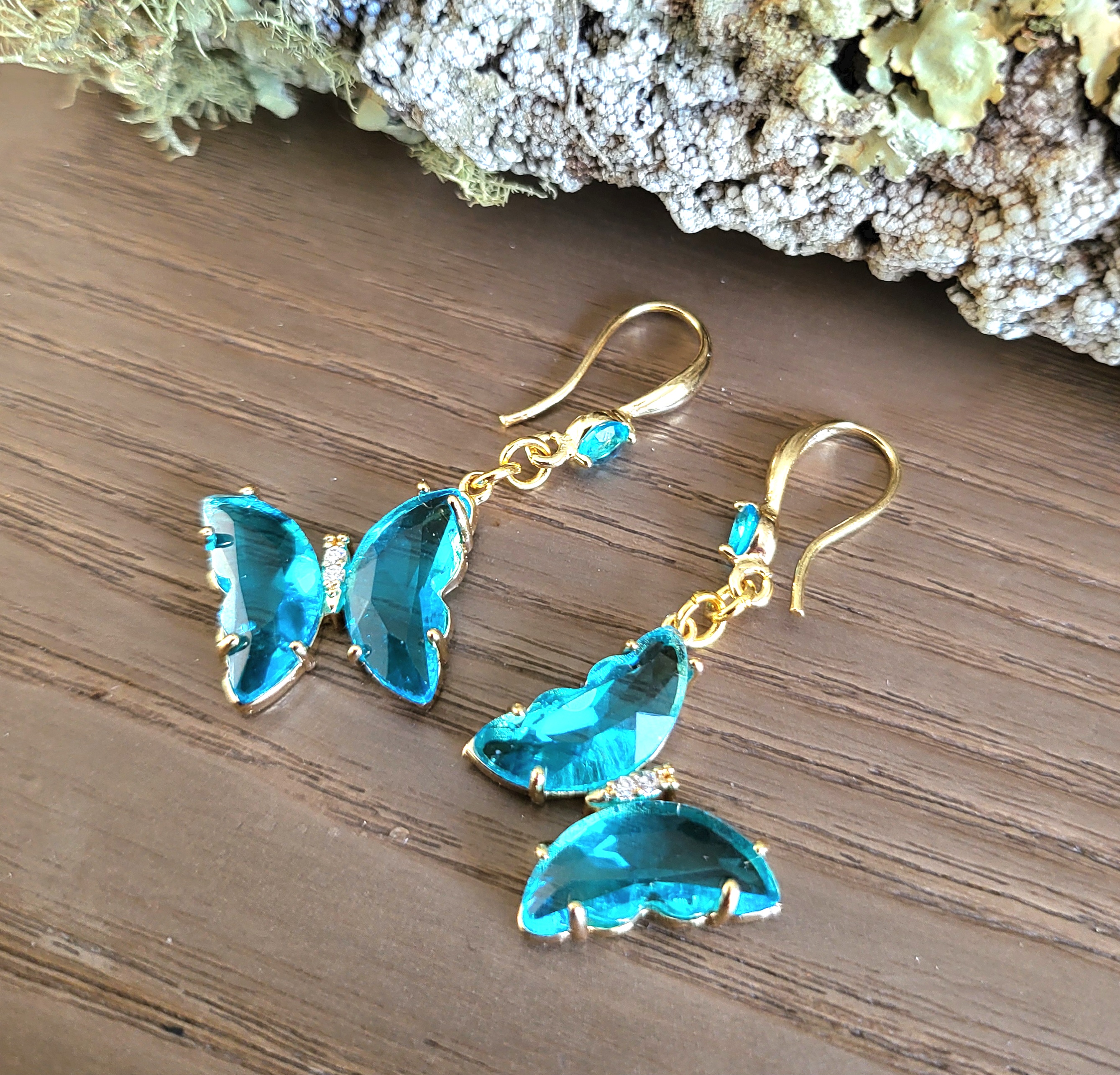 Boucle Papillon cristal facetté, crochet Zirconium - Turquoise
