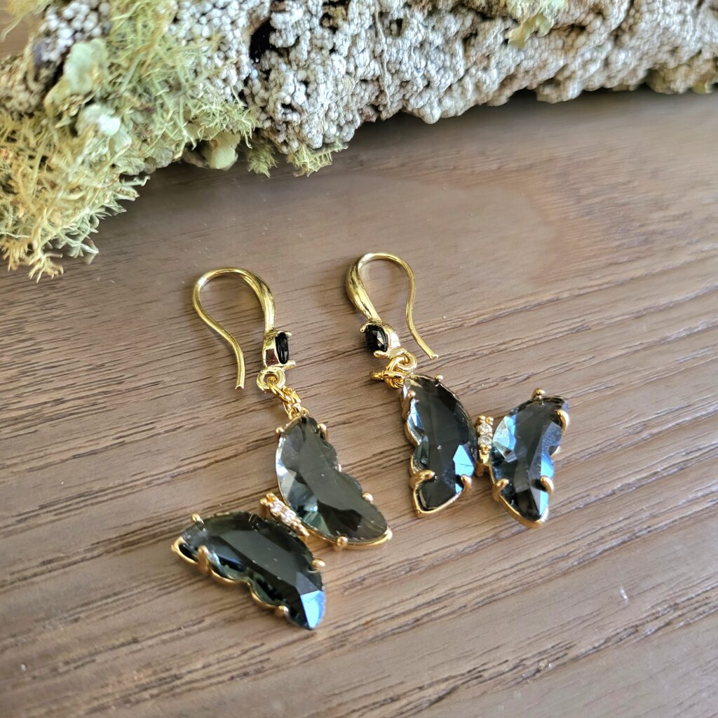 Boucle Papillon cristal facetté, crochet Zirconium - Gris foncé
