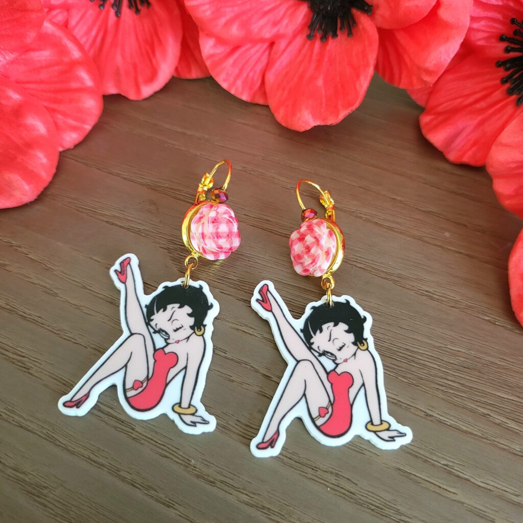 Boucle BETTY BOOP, dormeuse doré, cabochon et Acrylique - GIRLY